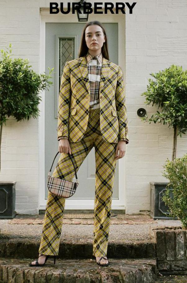 Resort Collection . Burberry (2021-07-12-2021-07-12)