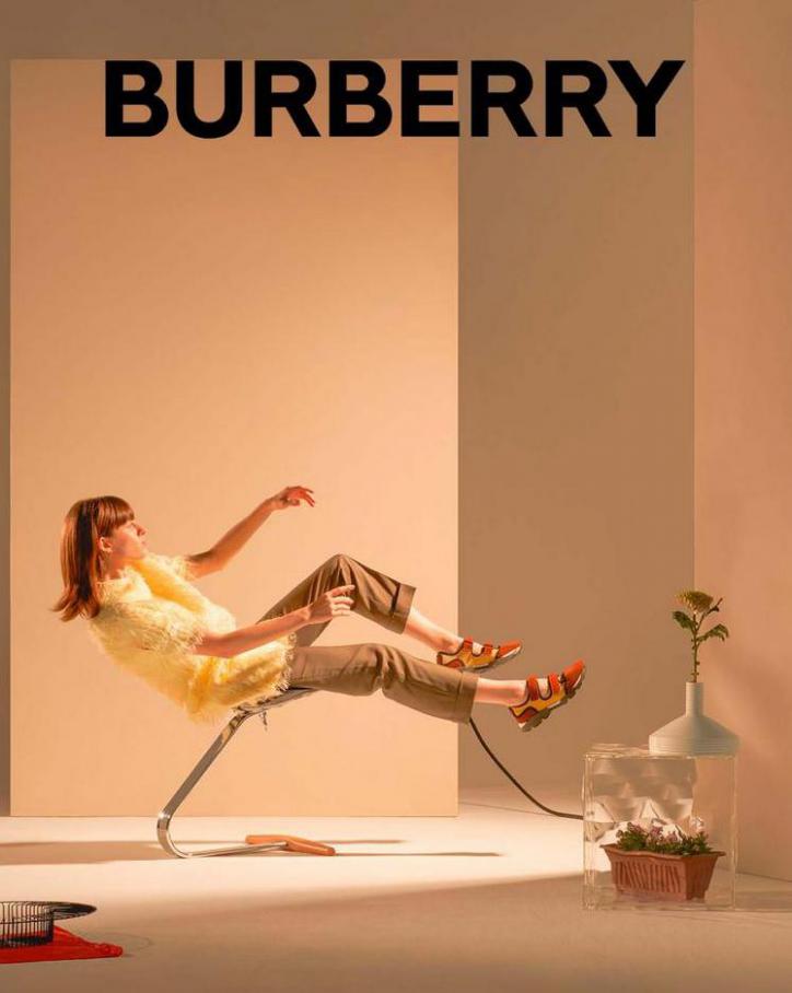 Lookbook. Burberry (2021-10-22-2021-10-22)
